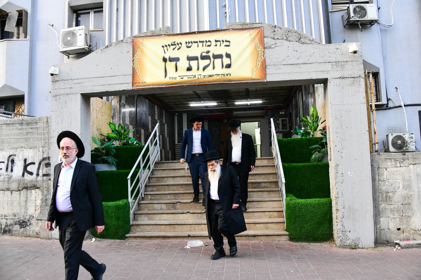 הגאון רבי שרגא שטיינמן בשיחת חיזוק בישיבת 'נחלת דן'