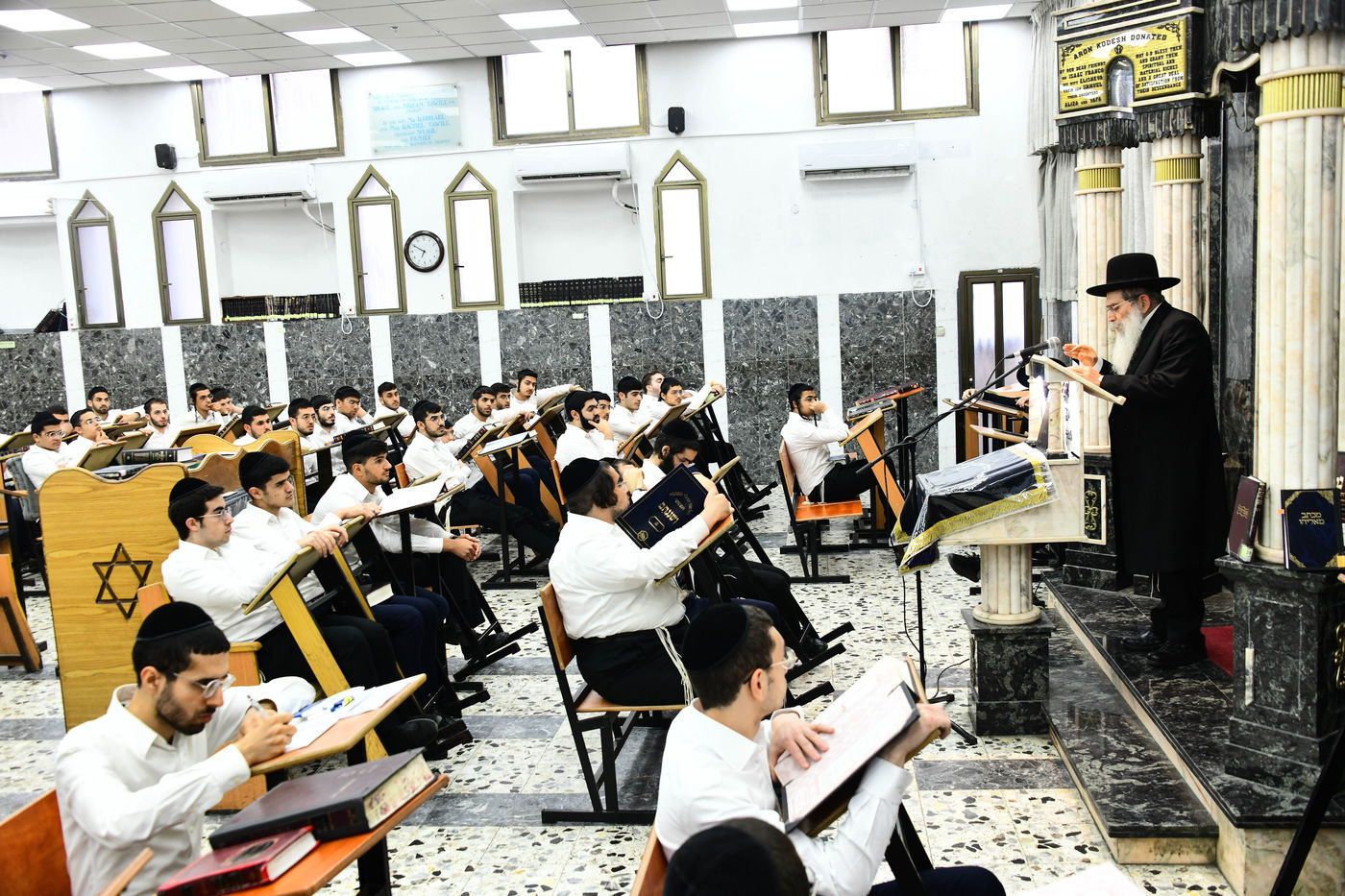 הגאון רבי שרגא שטיינמן בשיחת חיזוק בישיבת 'נחלת דן'