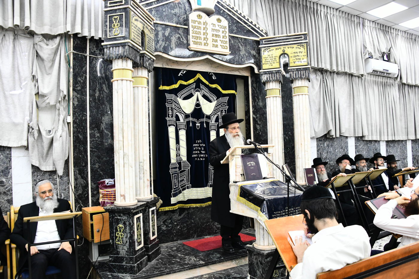 הגאון רבי שרגא שטיינמן בשיחת חיזוק בישיבת 'נחלת דן'