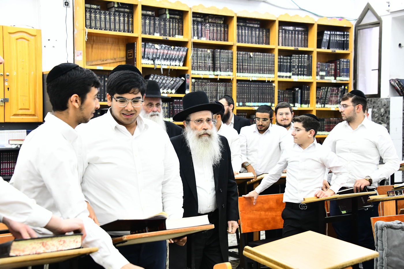 הגאון רבי שרגא שטיינמן בשיחת חיזוק בישיבת 'נחלת דן'