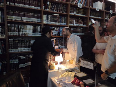 חננאל גז בביקור אצל הגאון הינוקא