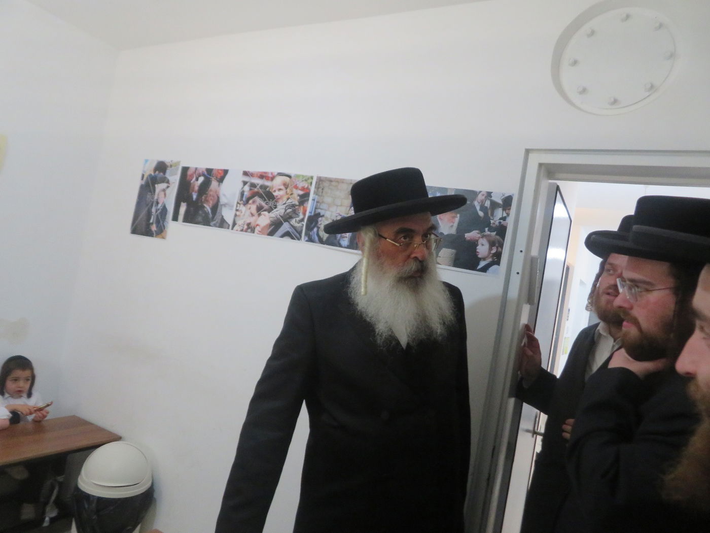 האדמו"ר מדושינסקיא בביקור בתלמוד תורה דושינסקיא בהר יונה