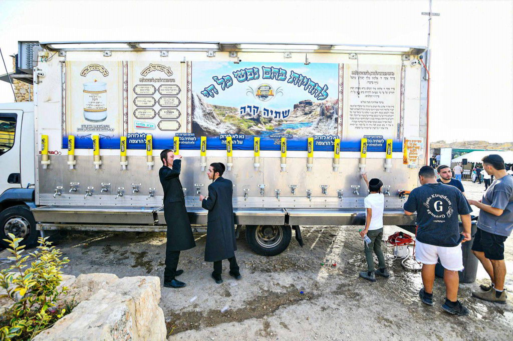 מראות ההילולא בקבר שמואל הנביא