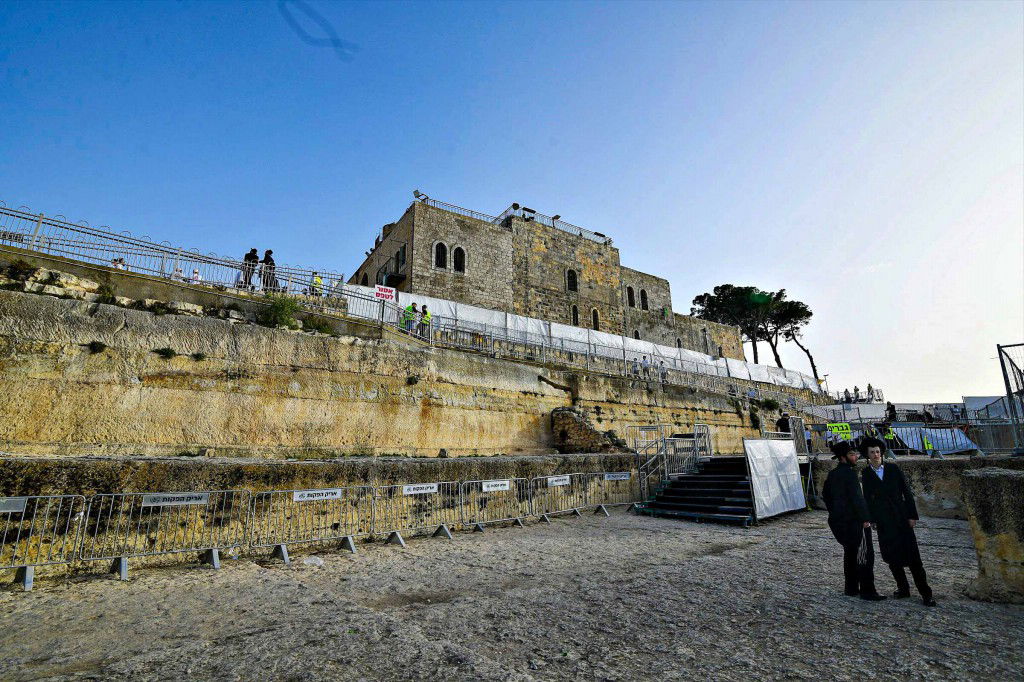 מראות ההילולא בקבר שמואל הנביא