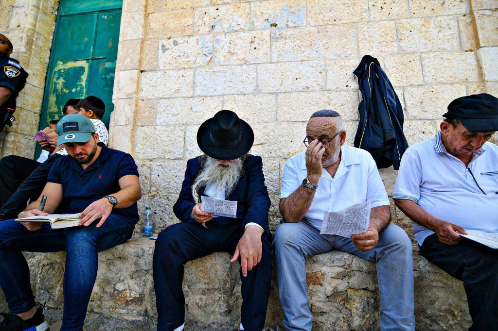 מראות ההילולא בקבר שמואל הנביא