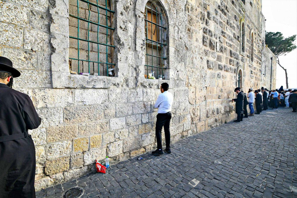 מראות ההילולא בקבר שמואל הנביא