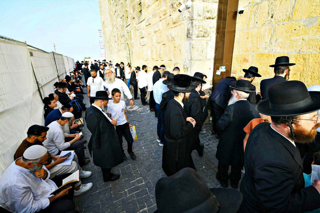 מראות ההילולא בקבר שמואל הנביא