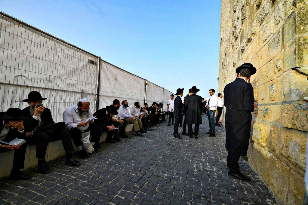 מראות ההילולא בקבר שמואל הנביא