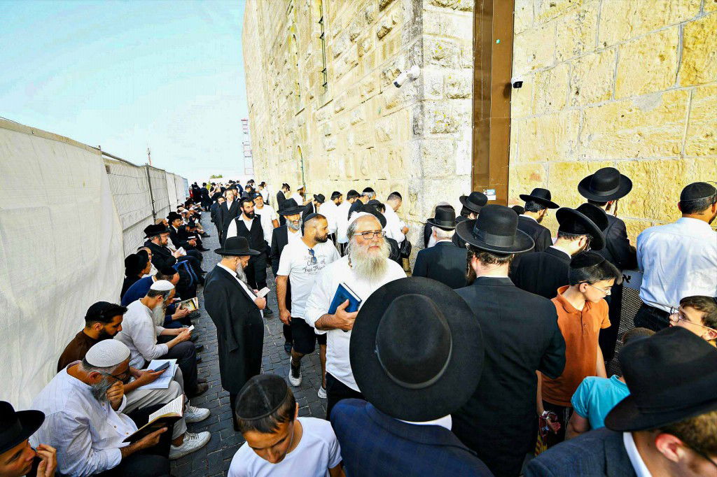 מראות ההילולא בקבר שמואל הנביא