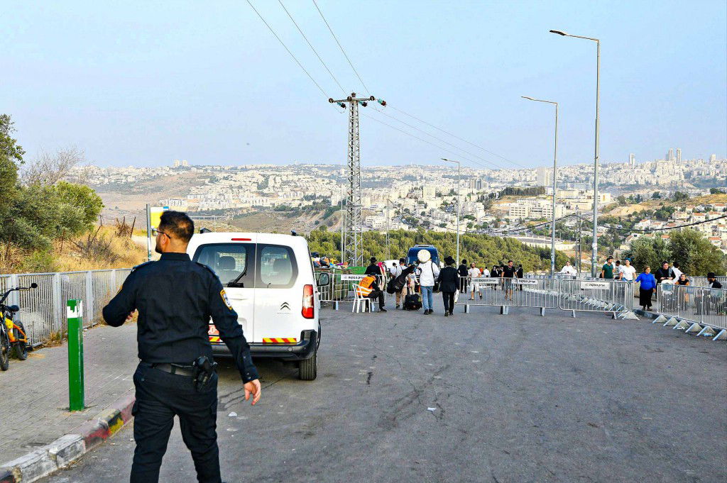 מראות ההילולא בקבר שמואל הנביא