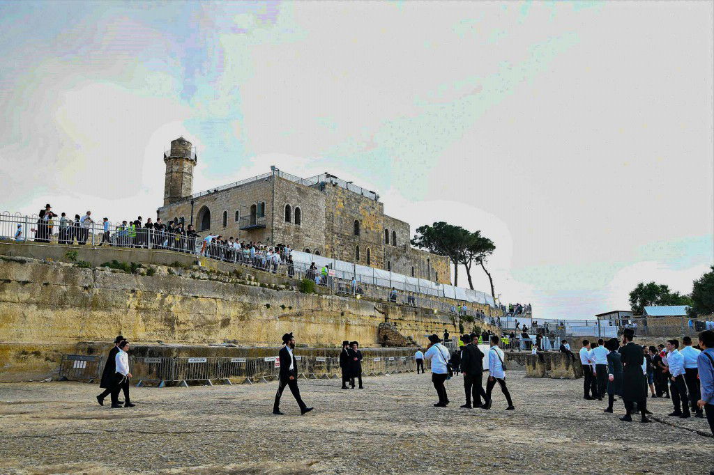 מראות ההילולא בקבר שמואל הנביא