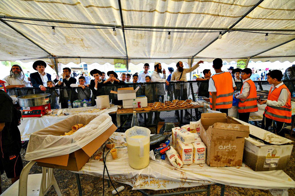 מראות ההילולא בקבר שמואל הנביא