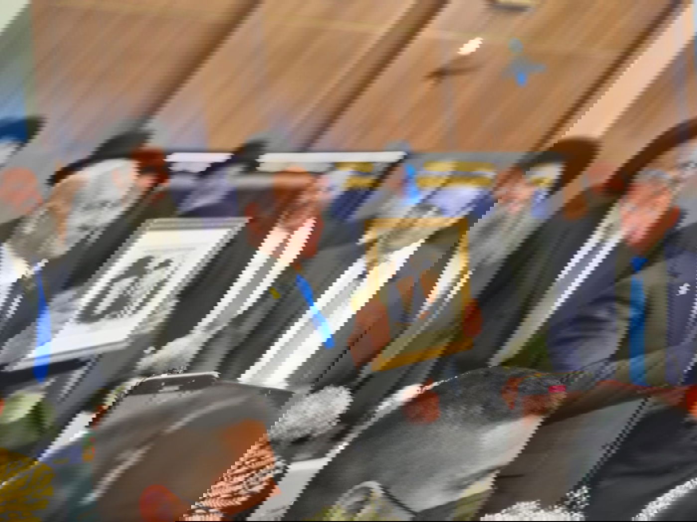 נתניהו מקבל תשורה