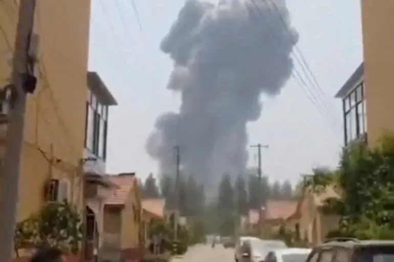 העשן המיתמר לאחר הפיצוץ