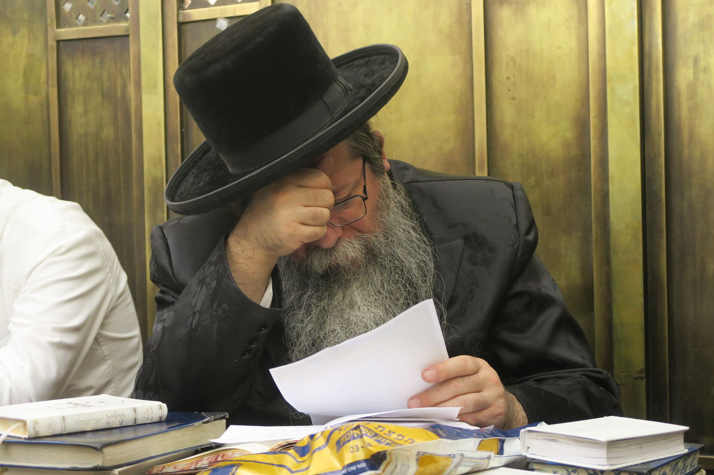 האדמו"ר משבט הלוי בתפילה באתרא קדישא מירון