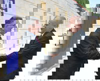 עם שר החוץ של אלבניה