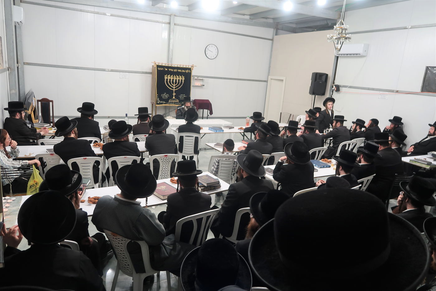 האדמו"ר מזוטשקא בשיחת הכנה לחג השבועות