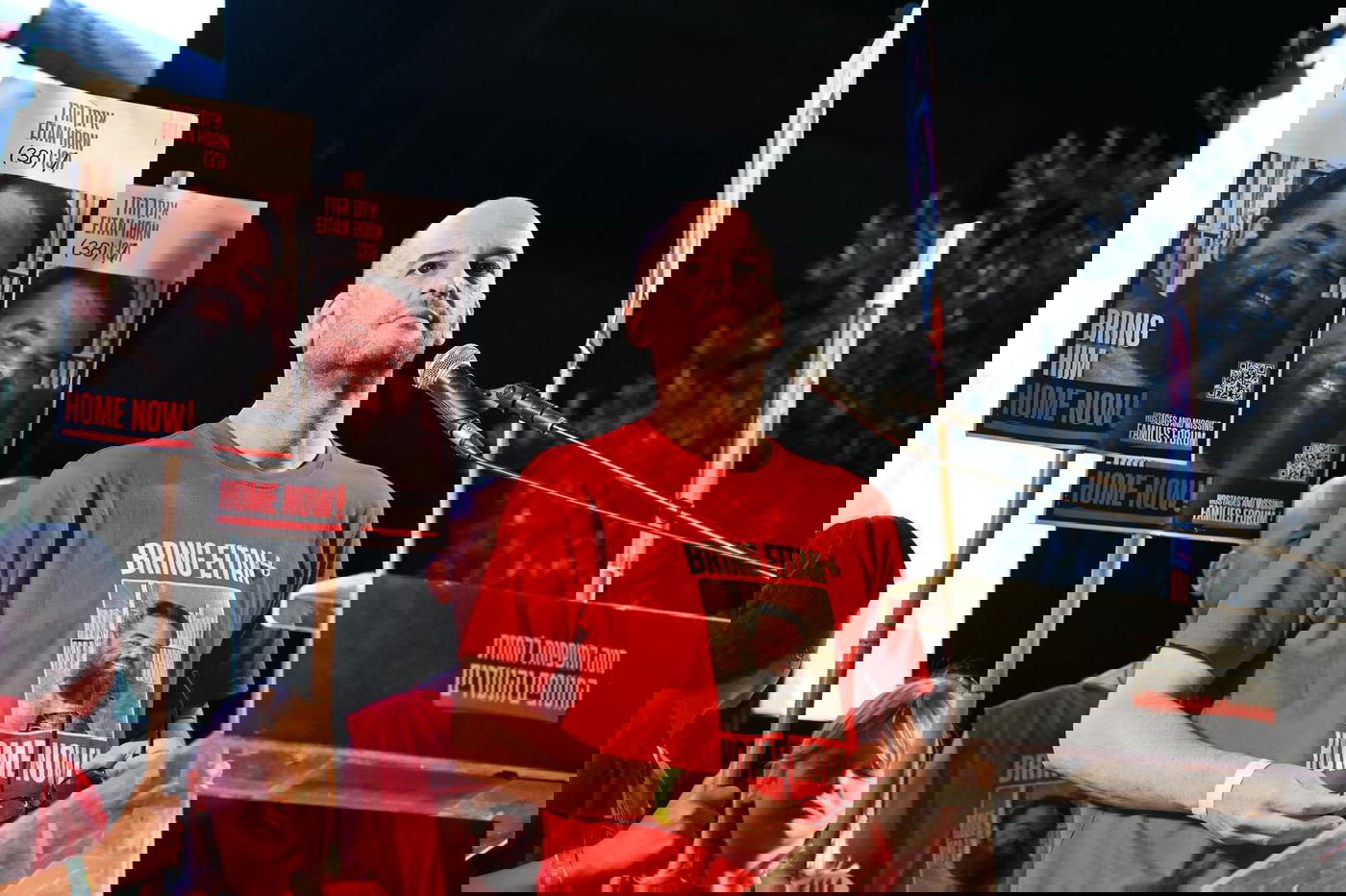 הורן בכיכר החטופים, הערב