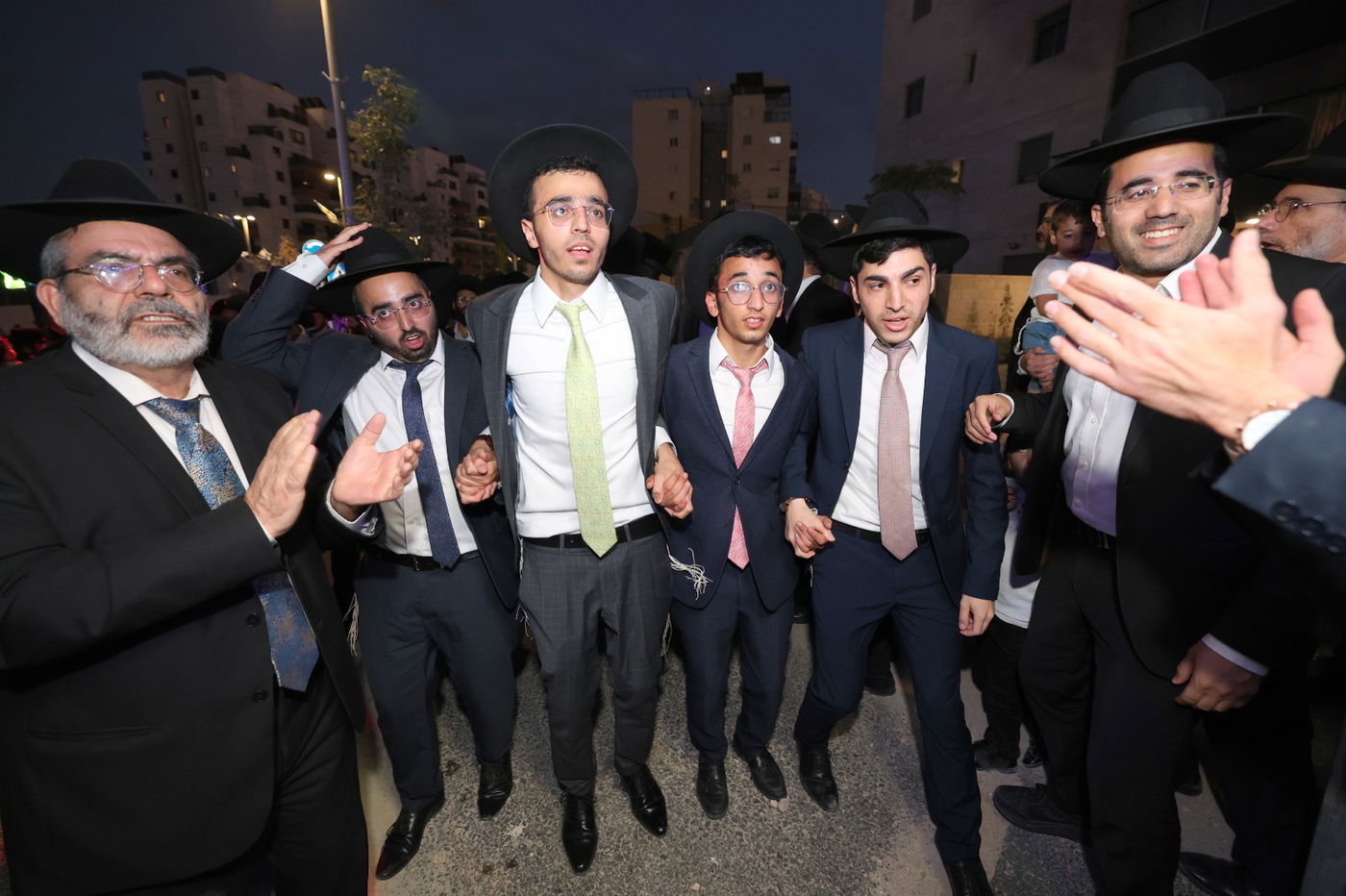 הכנסת ספר תורה בקהילת אוהל תורה בבית שמש