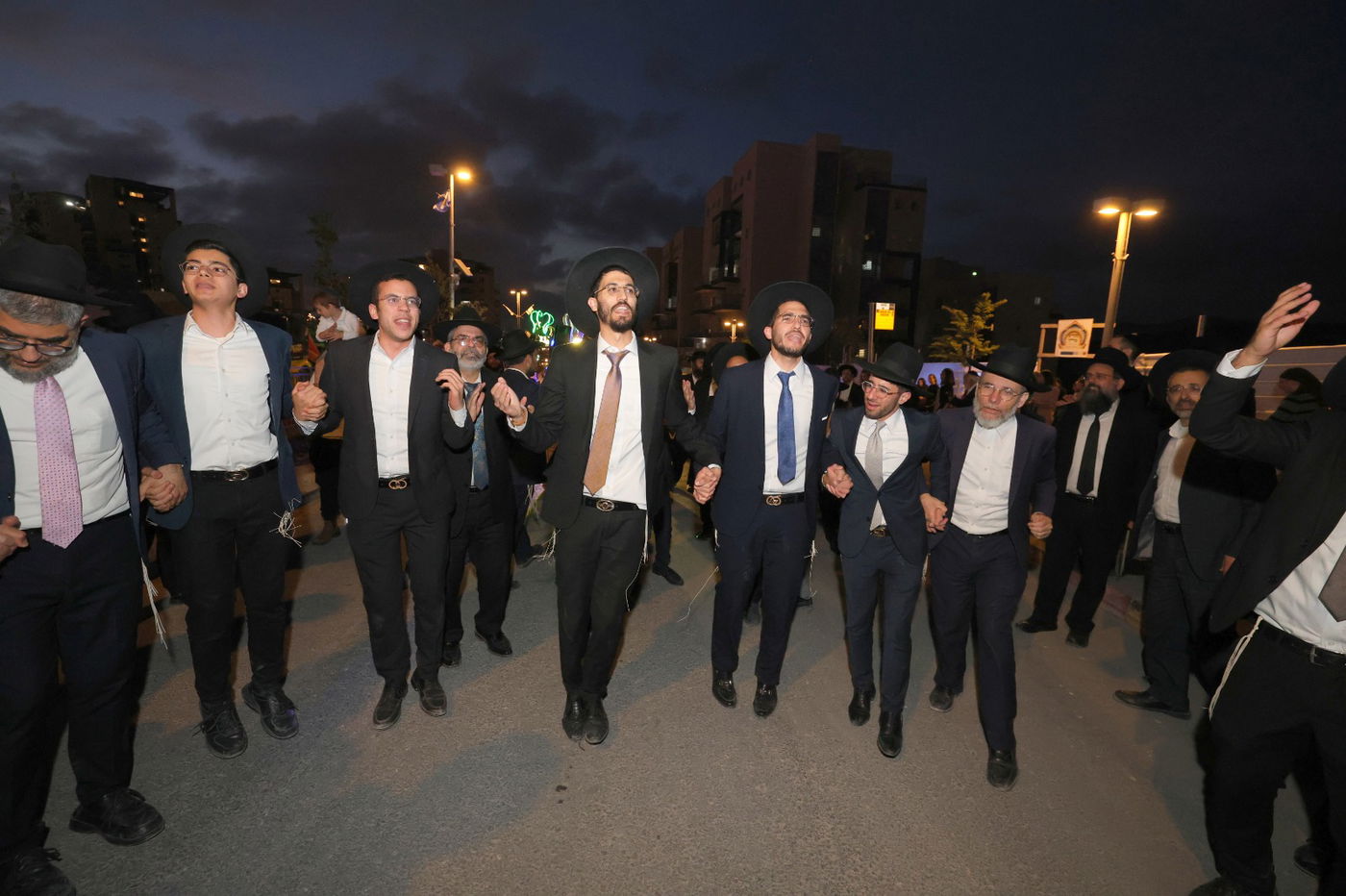 הכנסת ספר תורה בקהילת אוהל תורה בבית שמש