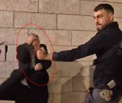 תיעוד מזעזע מהכותל: מאבטח מכה אברך מבוגר ומתיז עליו גז מדמיע