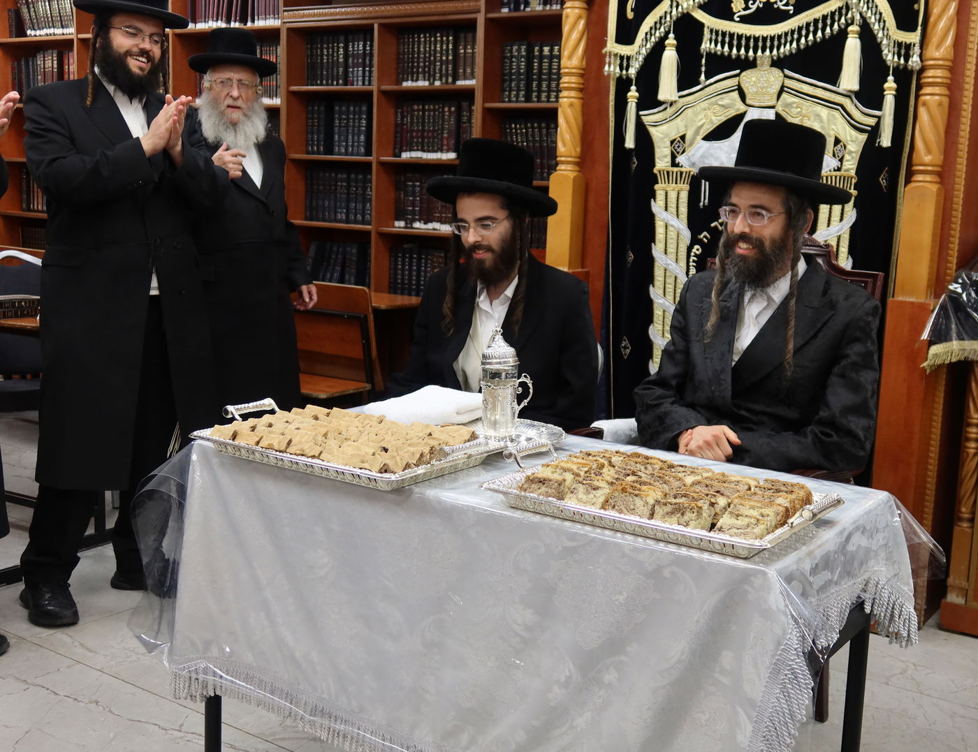 מעמד הלחיים לרגל אירוסי בן האדמו"ר מזוויעהיל