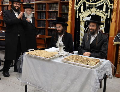 מעמד הלחיים לרגל אירוסי בן האדמו"ר מזוויעהיל