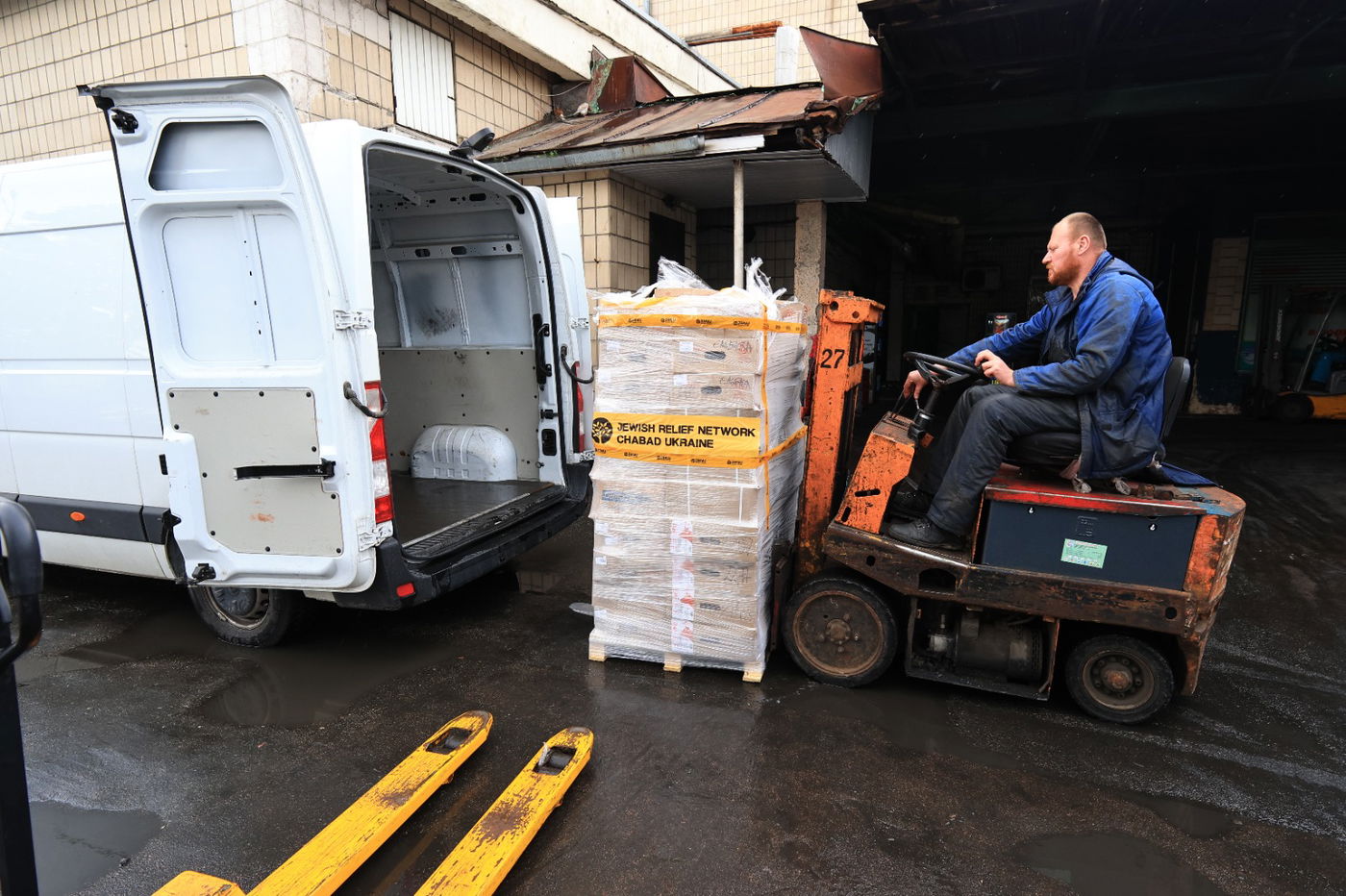 גבינות קשות, מוצרלה וגלידות: חגיגה לבנה ברקע המלחמה העזה