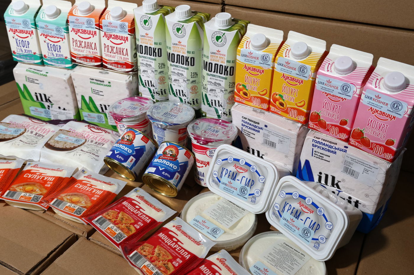 גבינות קשות, מוצרלה וגלידות: חגיגה לבנה ברקע המלחמה העזה