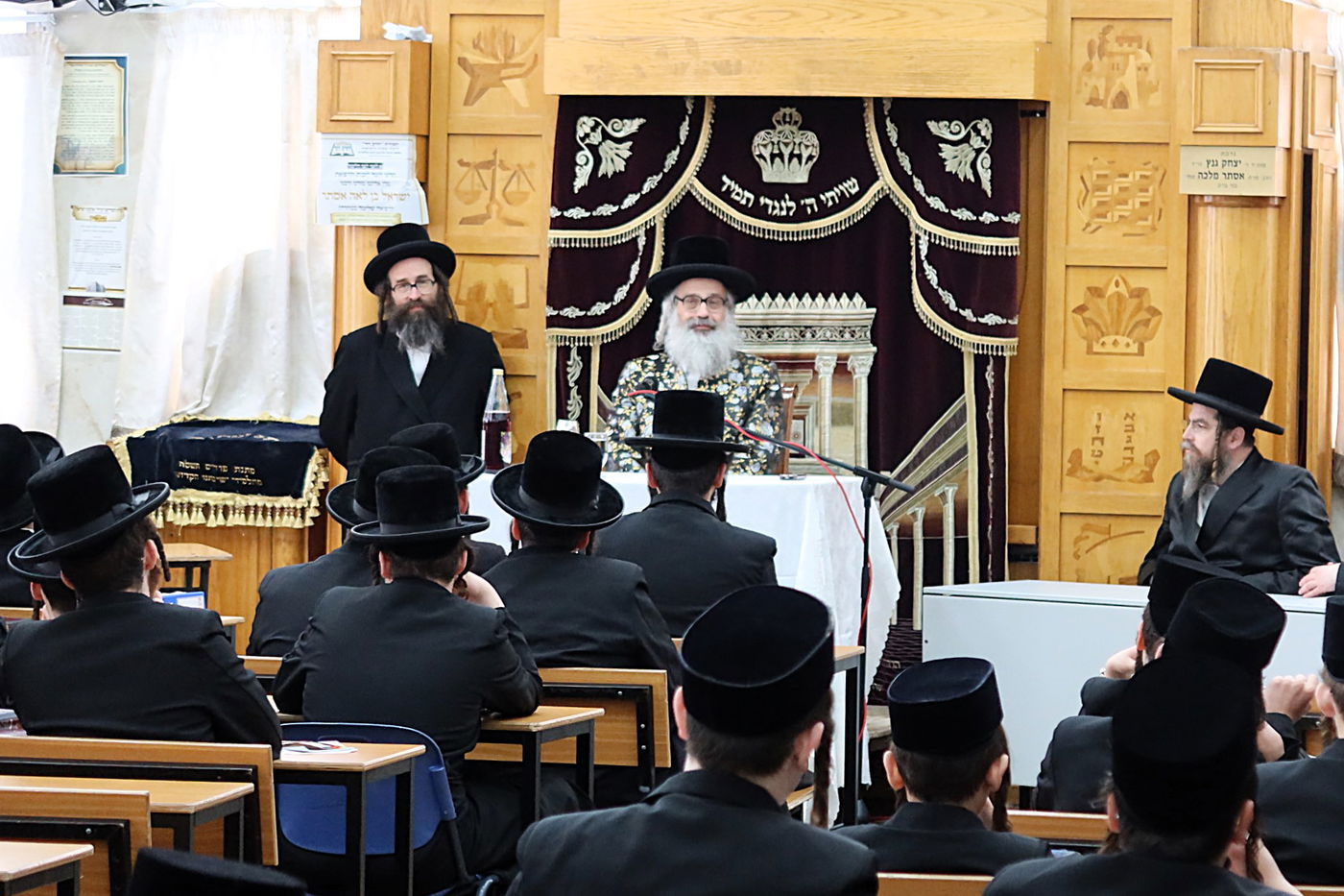 האדמו"ר מויז'ניץ בית שמש בביקור בישיבת ויז'ניץ באשדוד