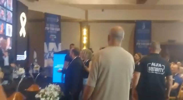 העימות בין האב השכול ליאיר גולן 