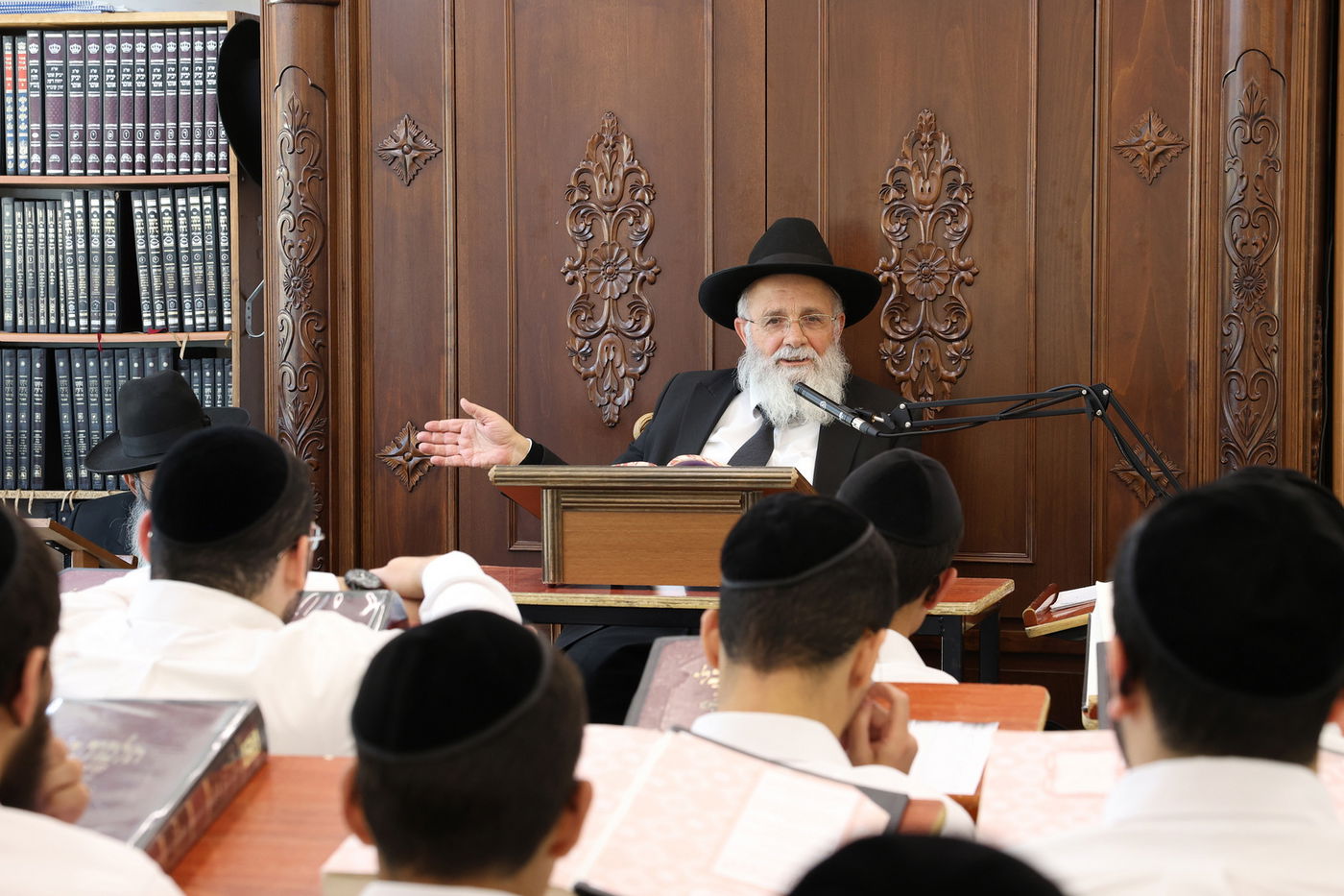 הגאון רבי בנימין גמליאלי בשיחת חיזוק בישיבתו 'לבב חכמה'