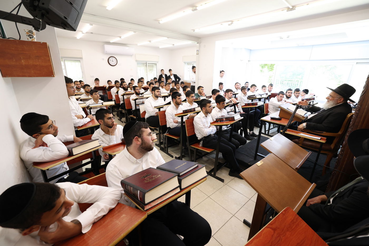 הגאון רבי בנימין גמליאלי בשיחת חיזוק בישיבתו 'לבב חכמה'