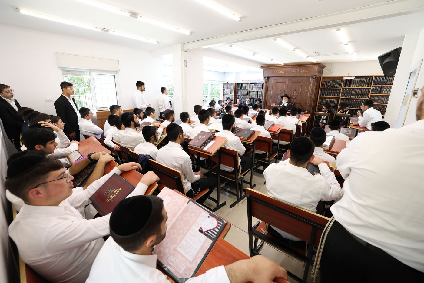 הגאון רבי בנימין גמליאלי בשיחת חיזוק בישיבתו 'לבב חכמה'