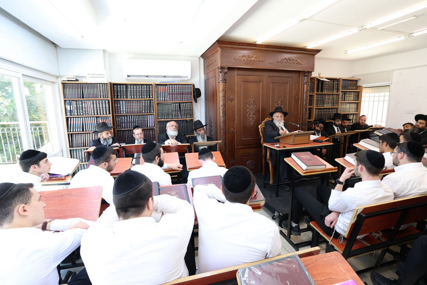 הגאון רבי בנימין גמליאלי בשיחת חיזוק בישיבתו 'לבב חכמה'