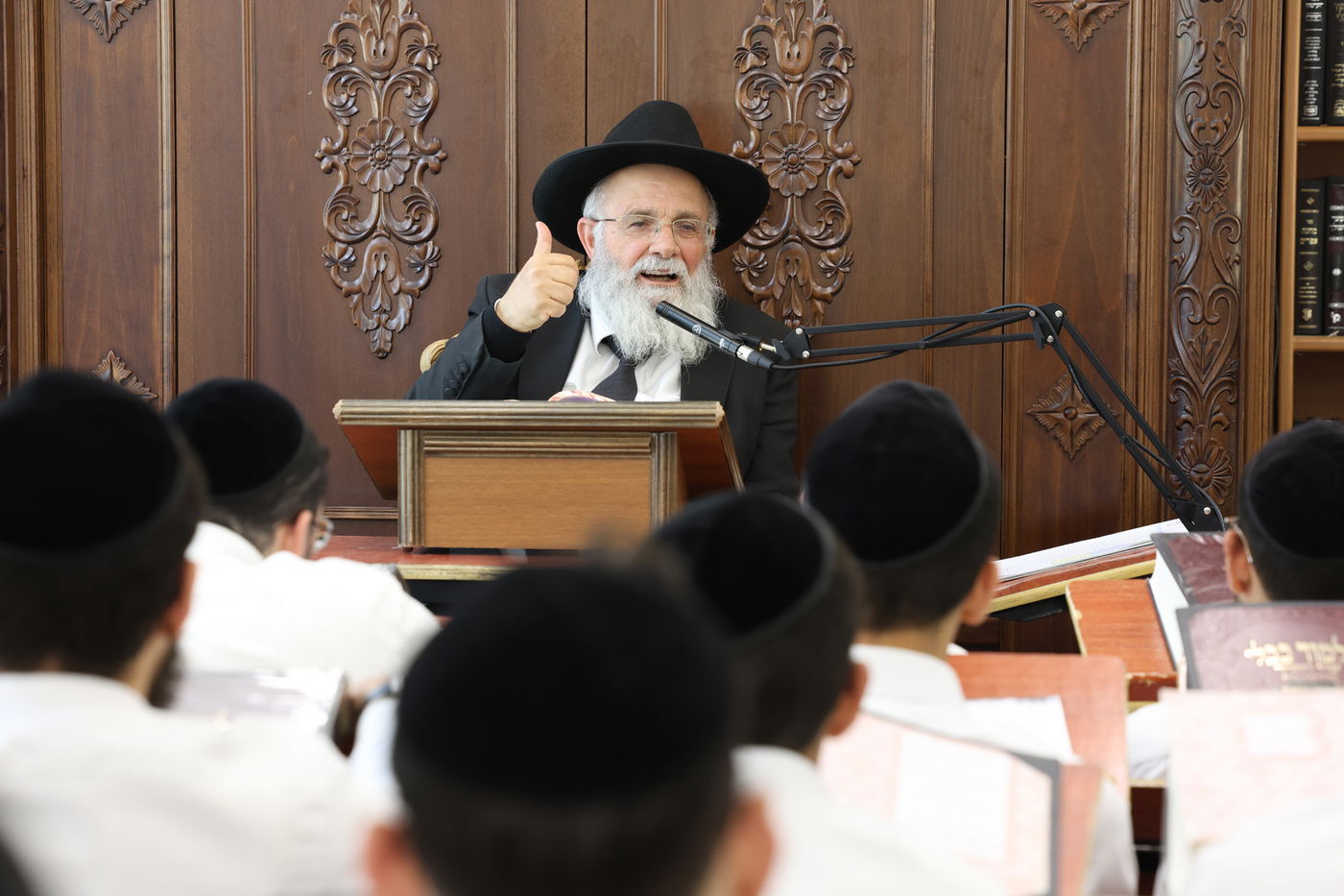 הגאון רבי בנימין גמליאלי בשיחת חיזוק בישיבתו 'לבב חכמה'