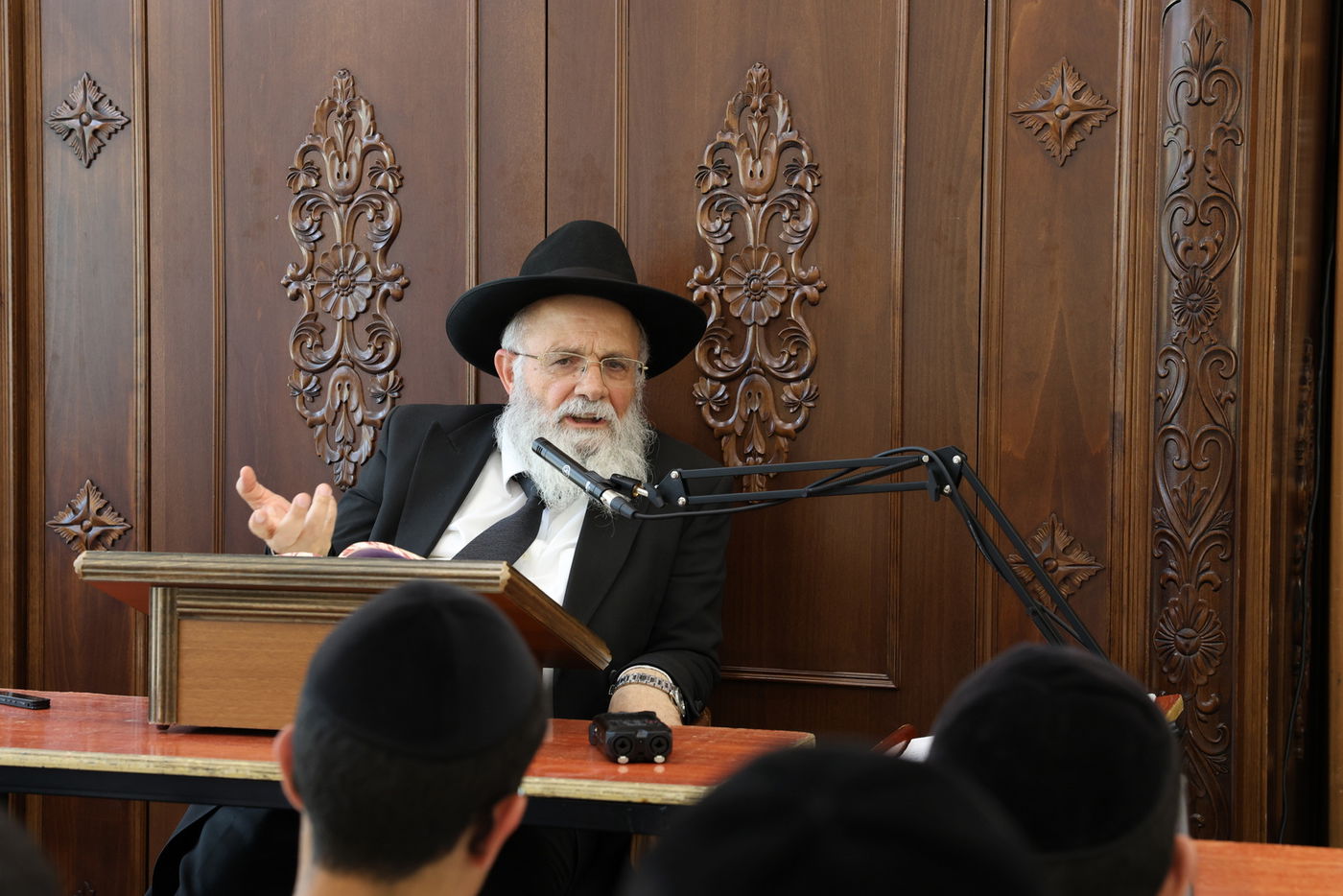 הגאון רבי בנימין גמליאלי בשיחת חיזוק בישיבתו 'לבב חכמה'