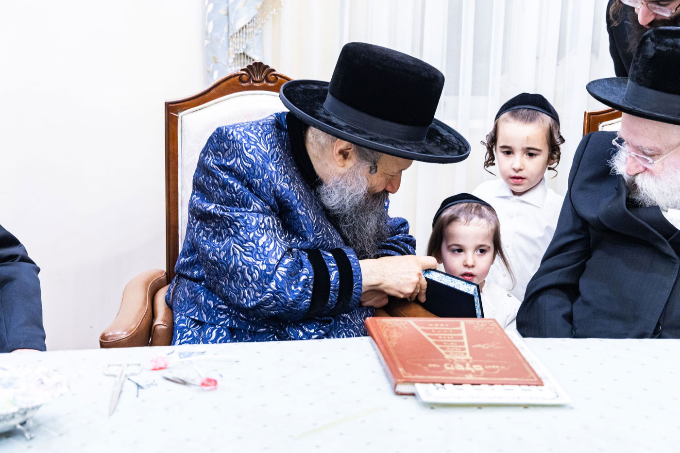 שמחת החלאקה ולימוד א' ב' לנין האדמו"ר מבאבוב 45