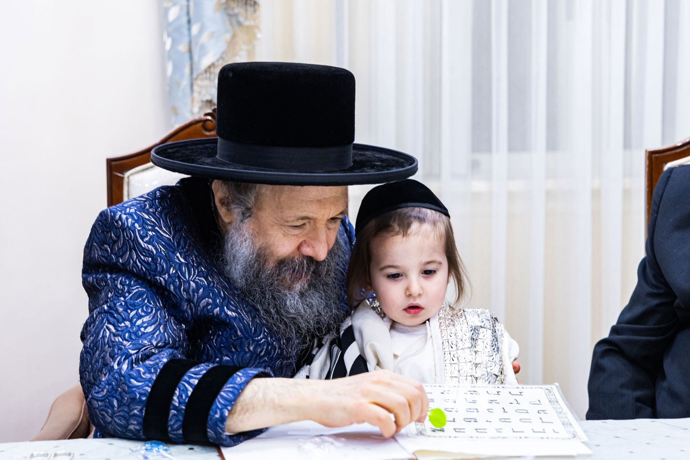 שמחת החלאקה ולימוד א' ב' לנין האדמו"ר מבאבוב 45