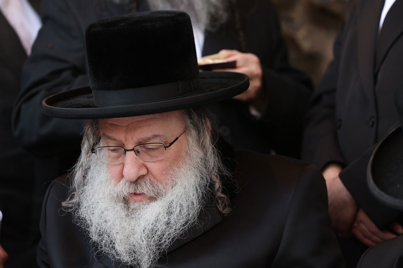 האדמו"ר מנדבורנה בתפילת השל"ה בערב ר"ח סיון