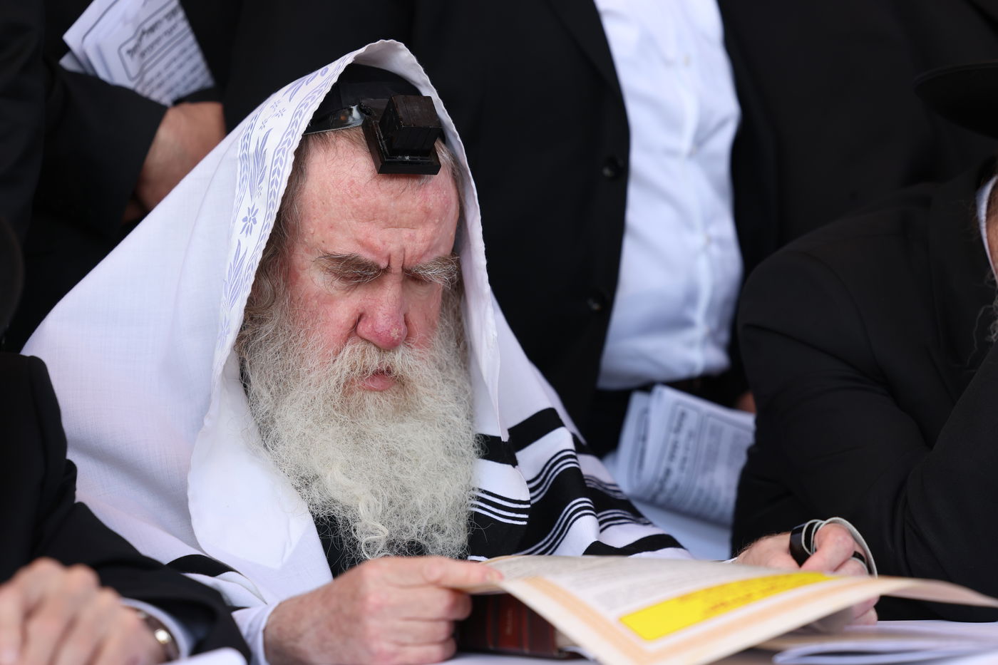 הגאון רבי מרדכי גרוס בתפילת השל"ה בערב ר"ח סיון