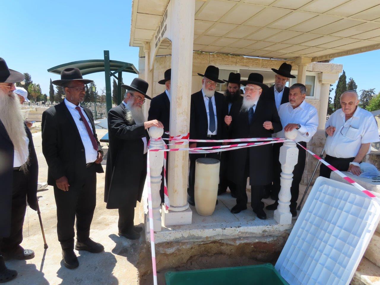 מעמד קבורת הגניזה באשדוד