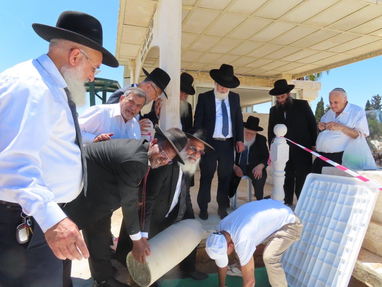 מעמד קבורת הגניזה באשדוד