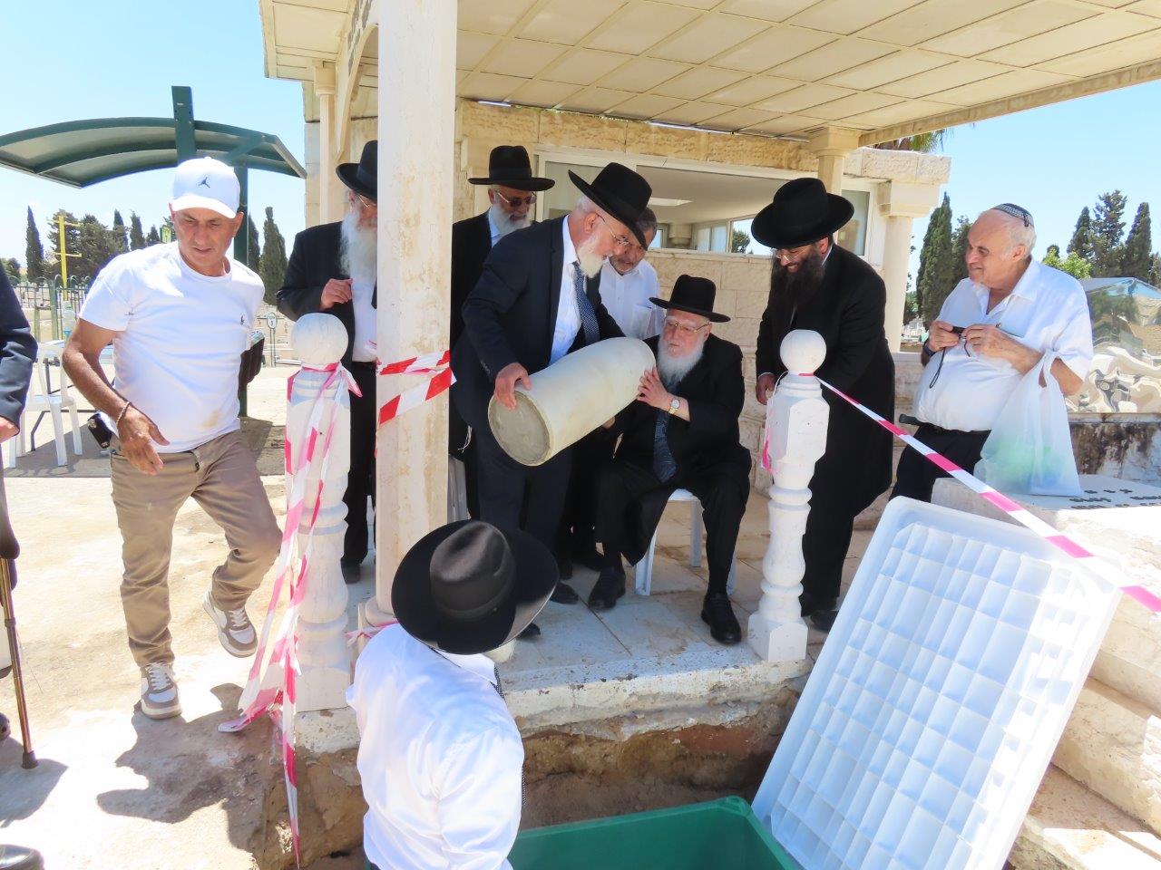 מעמד קבורת הגניזה באשדוד