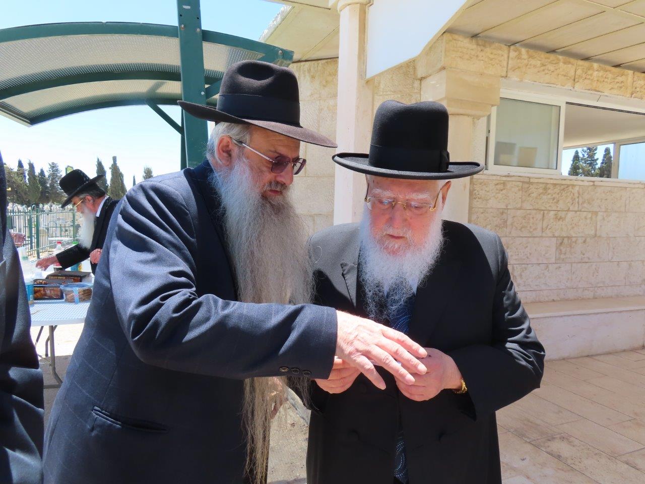 מעמד קבורת הגניזה באשדוד