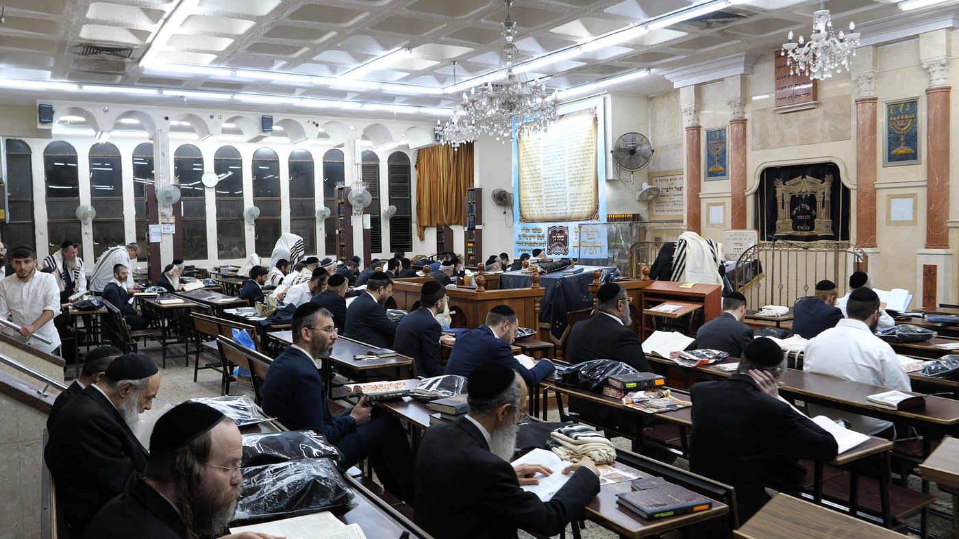 הגאון רבי יצחק זילברשטיין בתפילת השל"ה ער"ח סיון