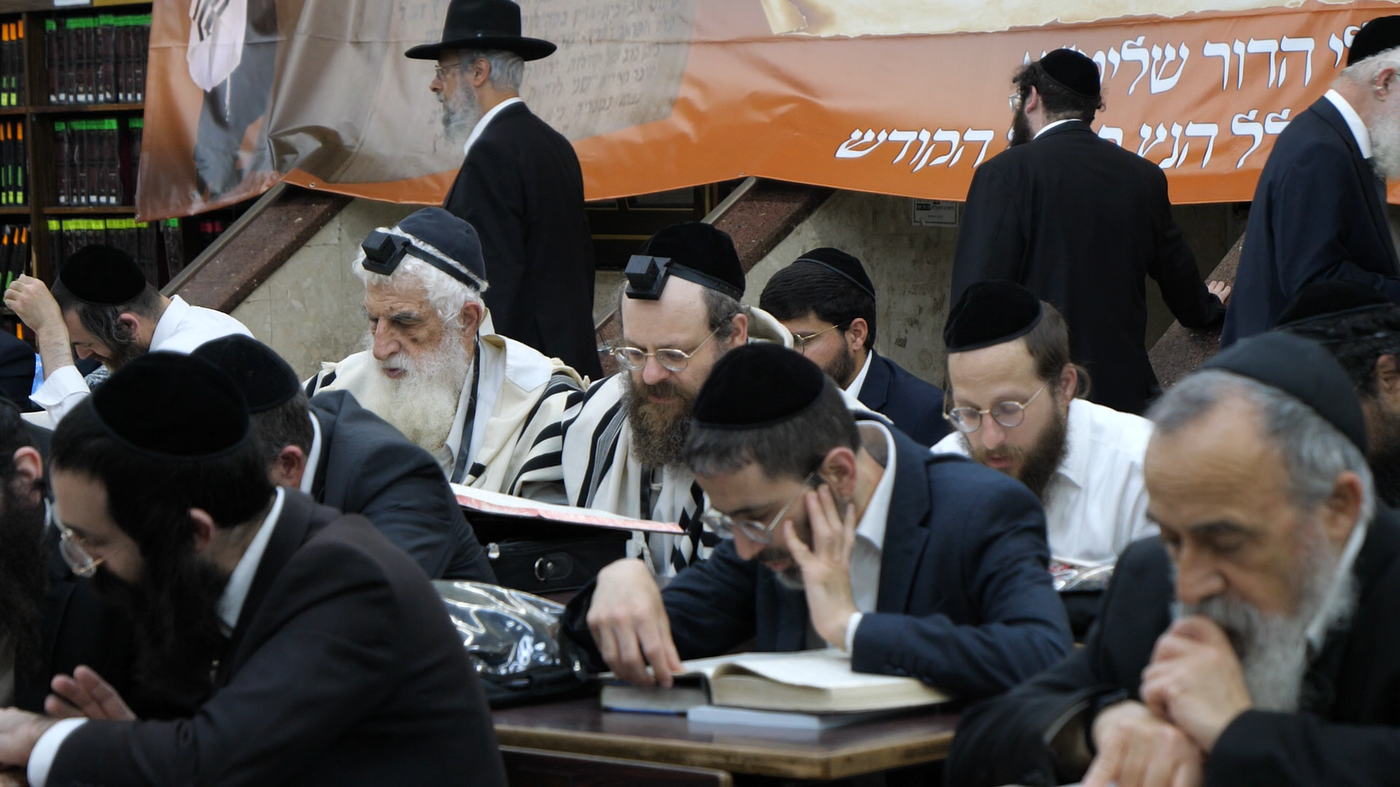 הגאון רבי יצחק זילברשטיין בתפילת השל"ה ער"ח סיון