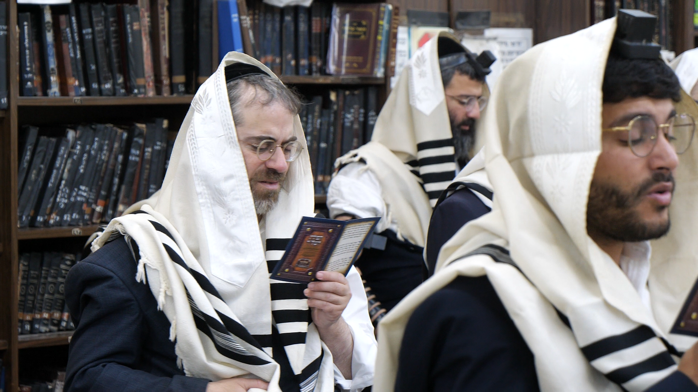 הגאון רבי יצחק זילברשטיין בתפילת השל"ה ער"ח סיון