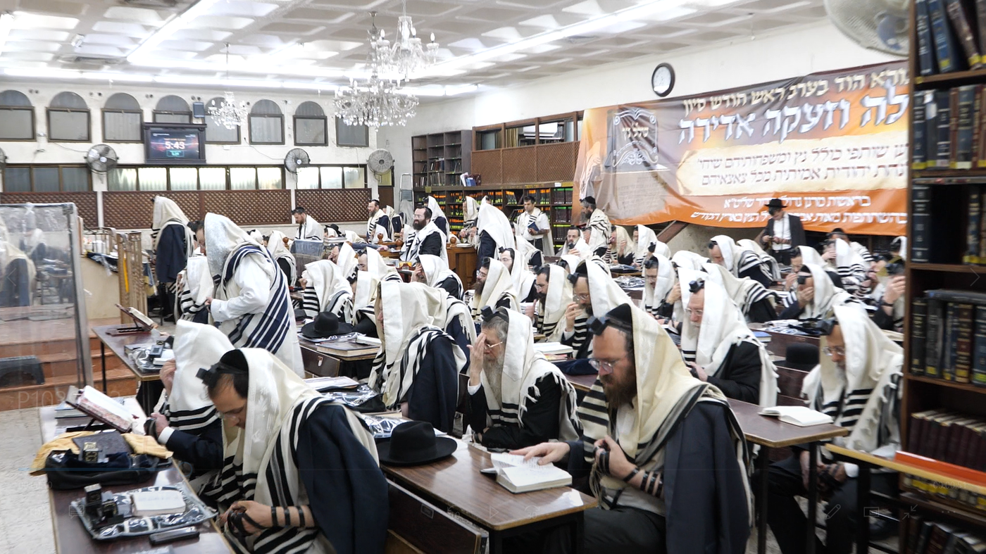 הגאון רבי יצחק זילברשטיין בתפילת השל"ה ער"ח סיון