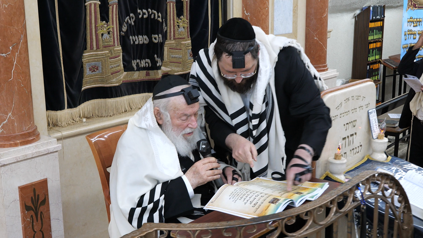 הגאון רבי יצחק זילברשטיין בתפילת השל"ה ער"ח סיון